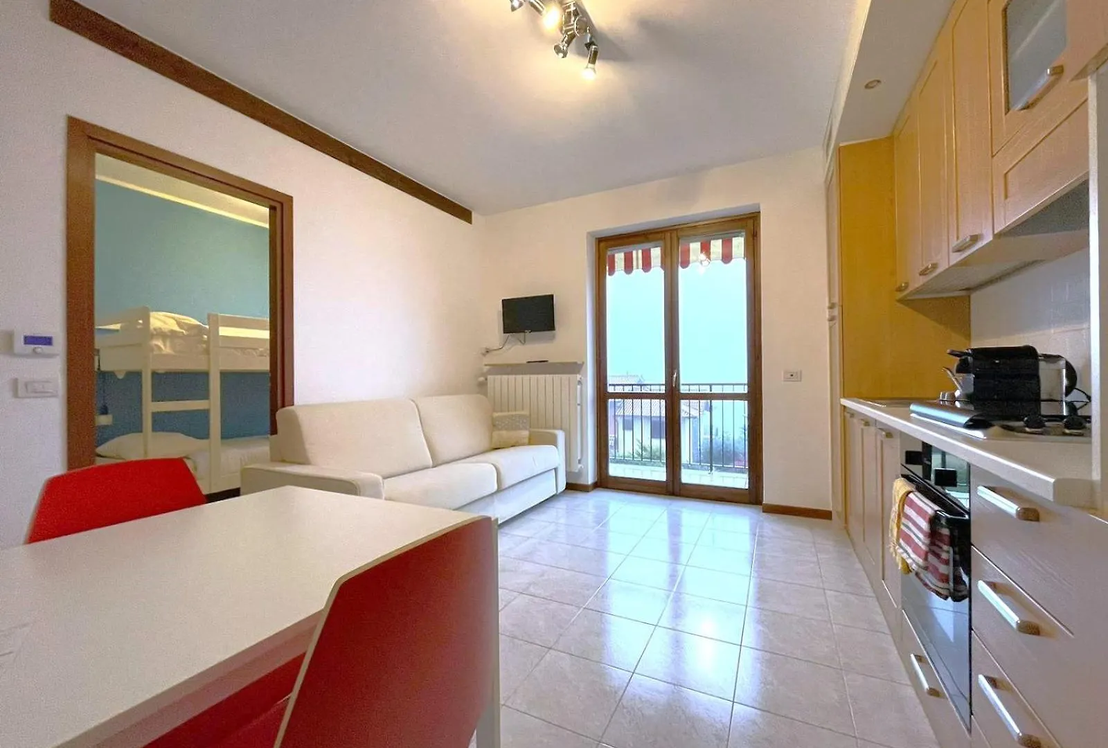 Happy Guest Apartments - Lake View And Pool Riva di Solto 0*,  İtalya