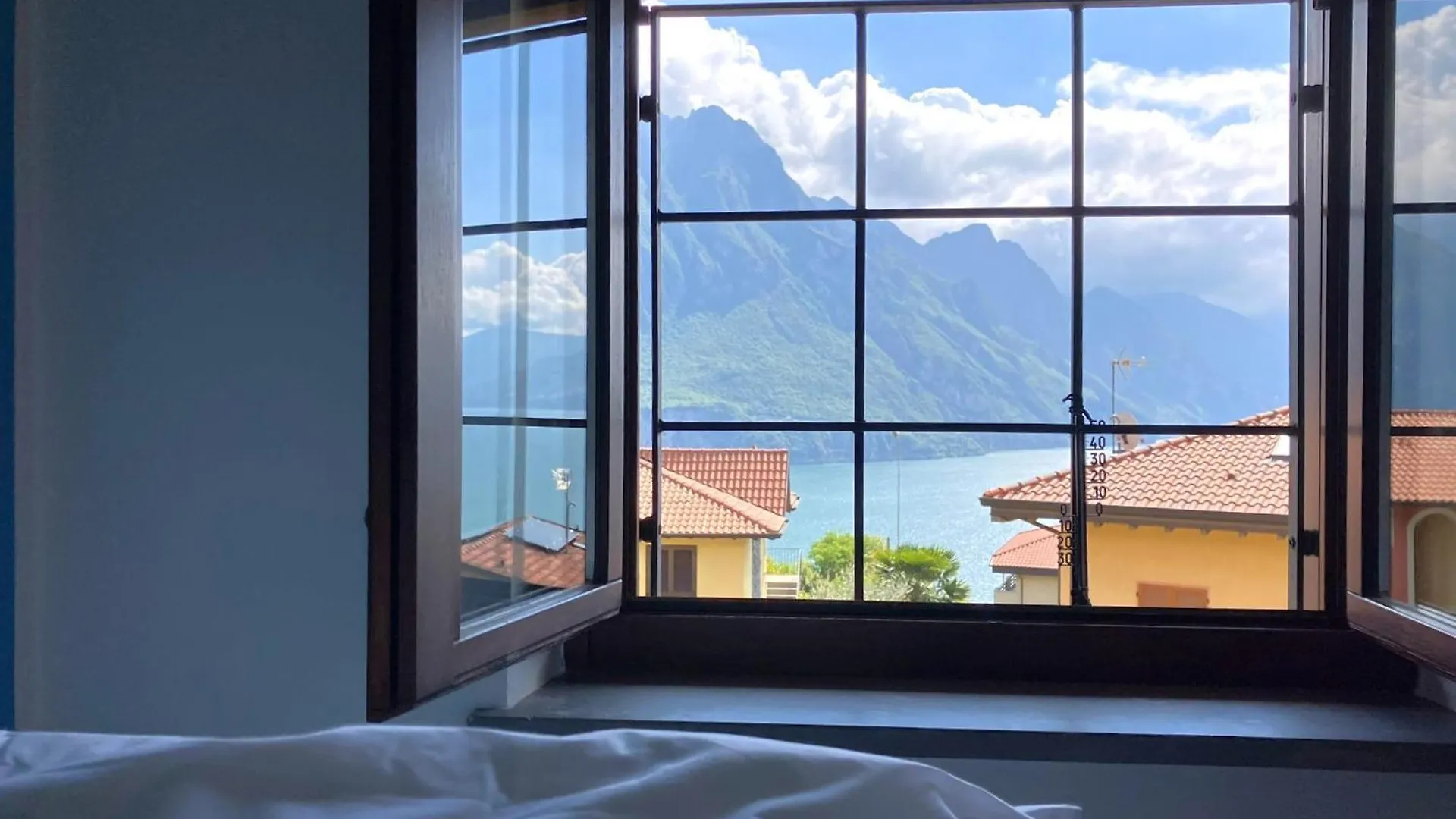 Happy Guest Apartments - Lake View And Pool Riva di Solto