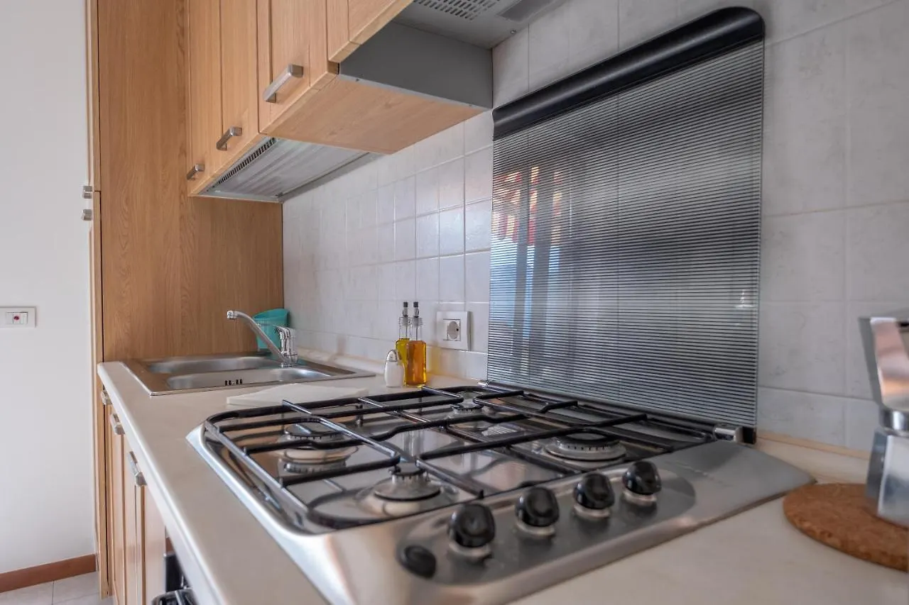 Happy Guest Apartments - Lake View And Pool Riva di Solto 0*,