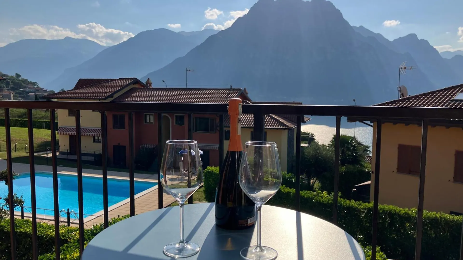 Happy Guest Apartments - Lake View And Pool Riva di Solto Itálie