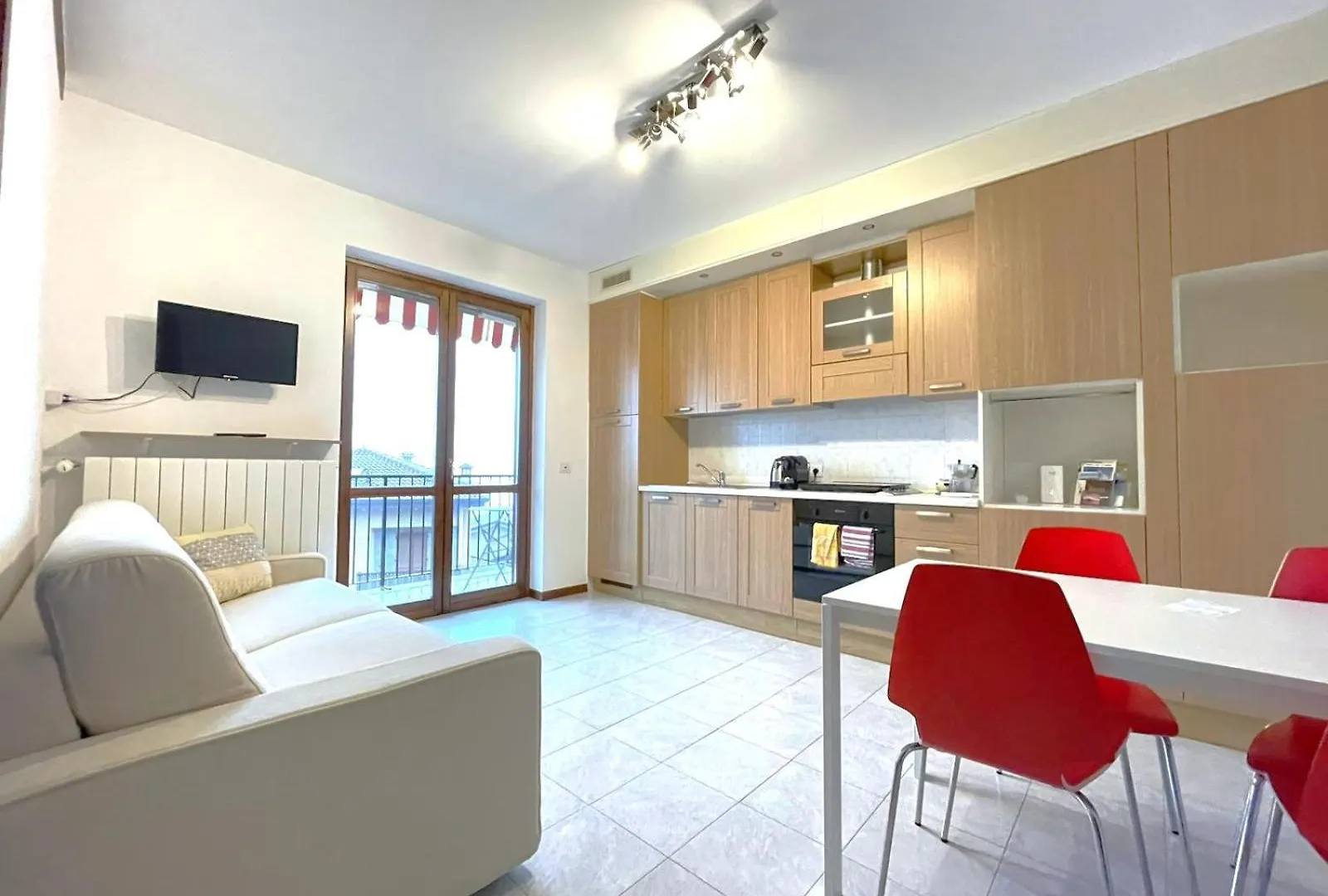 Happy Guest Apartments - Lake View And Pool Riva di Solto 0*,  Itálie